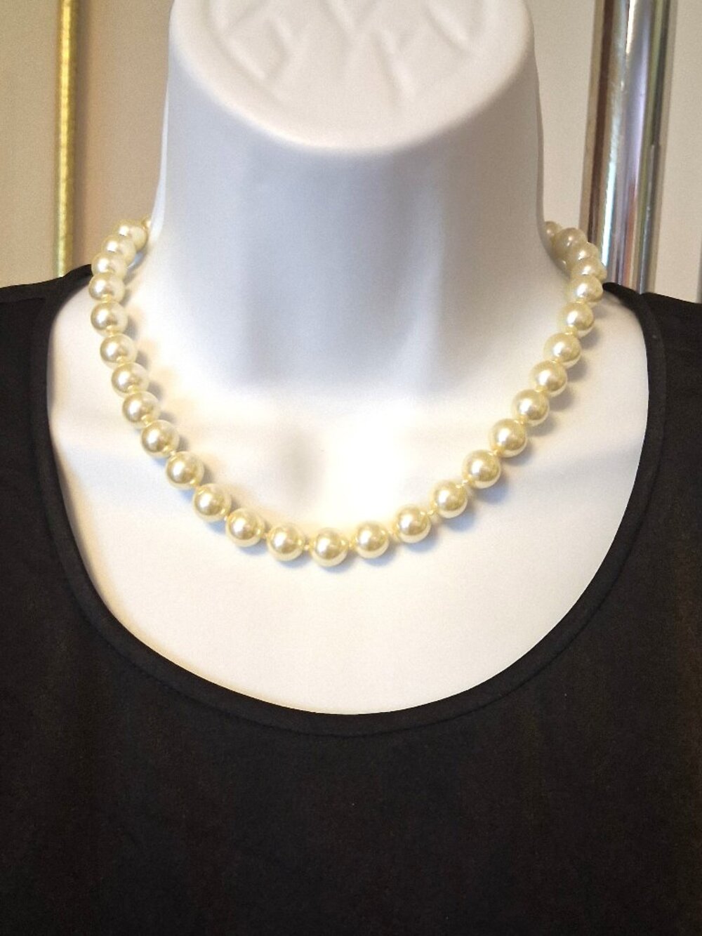 Vintage Ivory Cream Faux Pearl 14k Gold-Plated Clasp Elegant Necklace